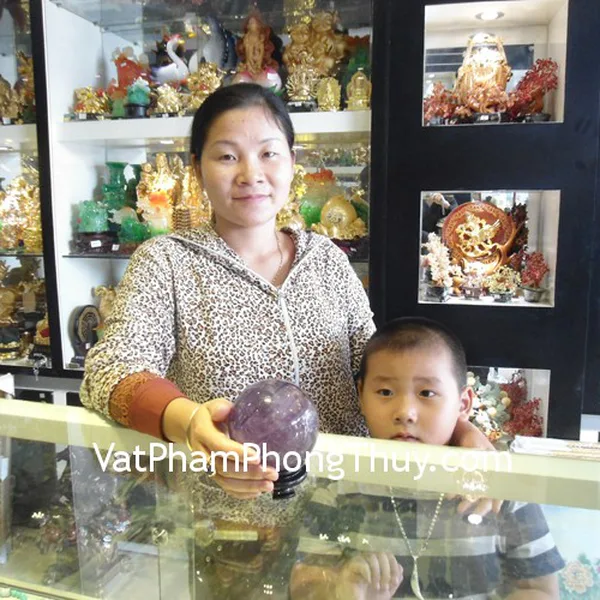 Chị Hường - khách hàng mua quả cầu thạch anh tím M190-8593