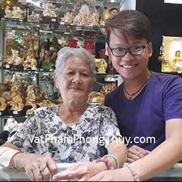 Anh Ngân - khách hàng mua chuỗi thạch anh dâu hồng S6110-1681 và chuỗi thạch anh trắng S6105-1452