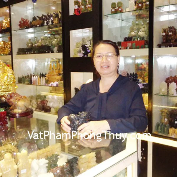 Cô Anh - khách hàng mua Tỳ hưu Bắc Kinh đen trung BKD-M