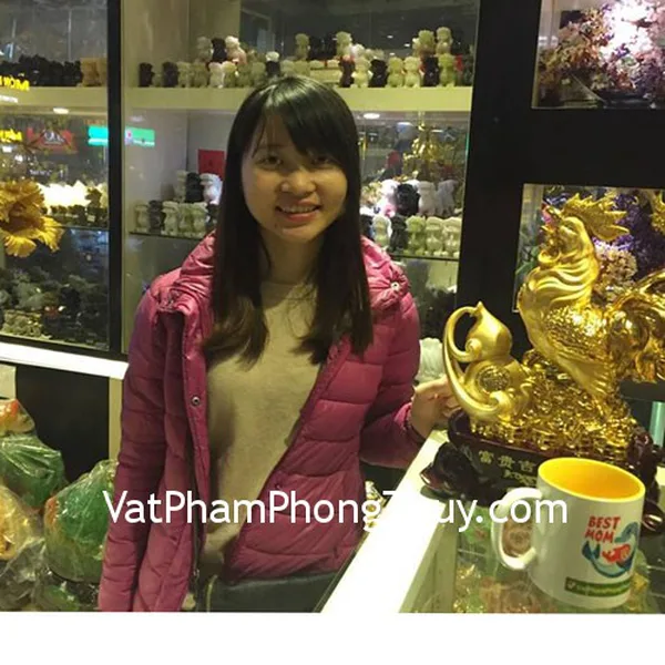 Chị Trang - khách hàng mua tượng gà bên hồ lô G028A