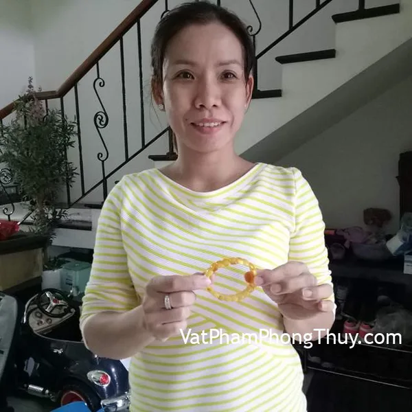 Chị Hương - khách hàng mua vòng đeo tay Hổ Phách hạt dẹp A S6352-S5-14837