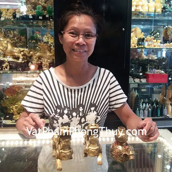 Chị Phát - Khách hàng mua Tỳ hưu đồng xâu tiền D277 và Hồ lô chạm kỳ lân đồng D261