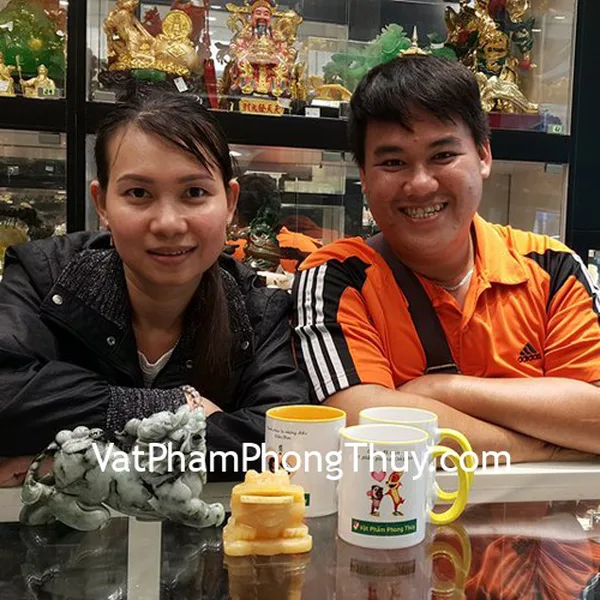 Chị Vân - khách hàng mua tỳ hưu ngọc phỉ thúy ATH-PT-07 và thiềm thừ lam ngọc GM035