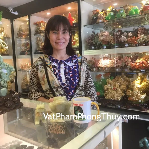 Chị Thủy - khách hàng mua Thiềm Thừ đá cẩm thạch Tây Tạng trung CTT-M, Tỳ Hưu Bắc Kinh xanh chuẩn BKX-S