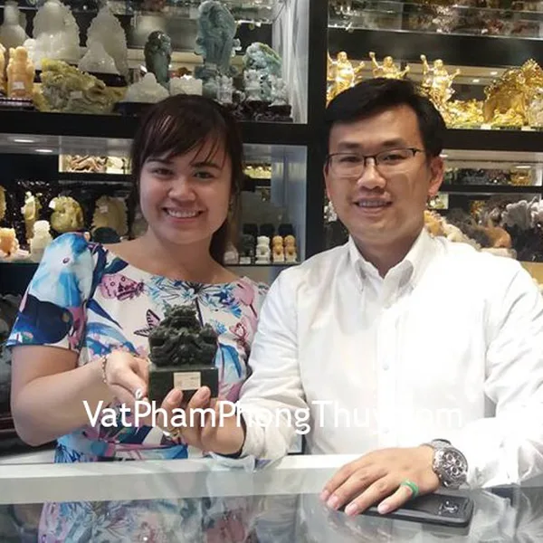 Chị Nga - khách hàng mua ấn rồng lam ngọc GM035