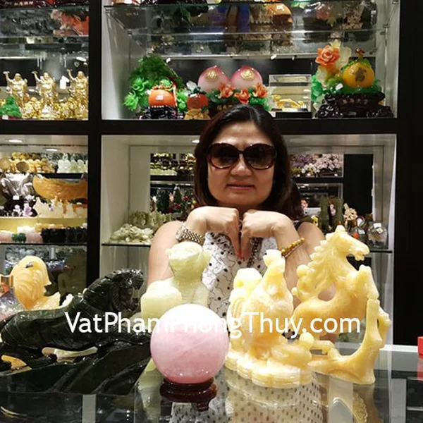 Chị Mỹ - khách hàng mua vòng tay đá quý phong thủy S6780, S6751, S6747, quả cầu thạch anh hồng M181-6257, tượng khỉ đá cẩm thạch K888M, và mã thượng phong hầu AHM126