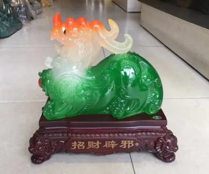 Tỳ hưu tài lộc xanh đỉnh đầu đỏ trung - chiêu tài bích tà K115M