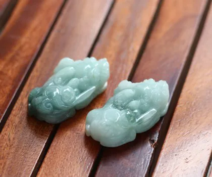 Mặt đeo cổ tỳ hưu phỉ thúy A++ đuôi như ý FS6636