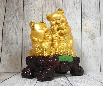 Hoàng gia bảy heo vàng trên đống tiền vàng đế gỗ - Toàn Gia Phước FLN030