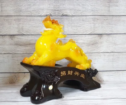 Tỳ hưu dũng mãnh vàng ngọc trên đế gỗ trung - Chiêu Tài Hưng Nghiệp FLN043