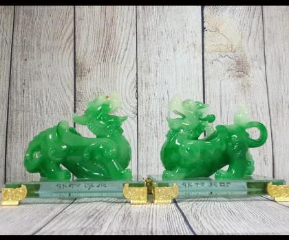 Cặp tỳ hưu xanh ngọc hút lộc trên đế thuỷ tinh nhỏ - Chiêu Tài Bích Tà/ Tụ Tài Bích Tà LN059