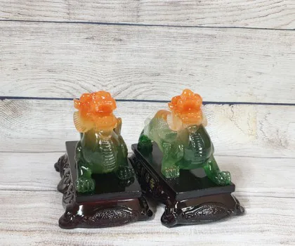 Cặp tỳ hưu ngọc đa sắc trên đế gỗ - Chiêu Tài Nạp Phước/CHiêu Tài Bích Tà LN063