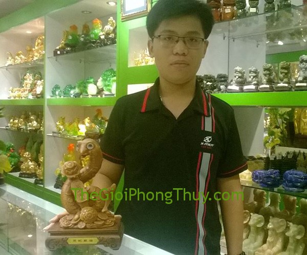 Anh Công - khách hàng mua tượng Rắn FE111