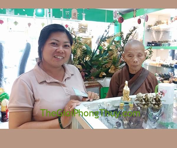 Chị Ngọc Dung - Khách Hàng mua Ngựa vàng trên mây vàng đế thủy tinh FG113A, Rùa đồng trơn FD129, Rùa Đồng trơn FD231 và rùa đầu rồng cõng con FD233