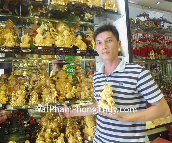 Anh Tú - khách hàng mua tượng khỉ tài lộc K104M