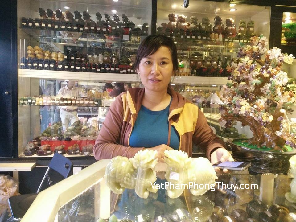 Chị Hồng - khách hàng mua Tỳ Hưu Cẩm Thạch Bắc Kinh BKX-M