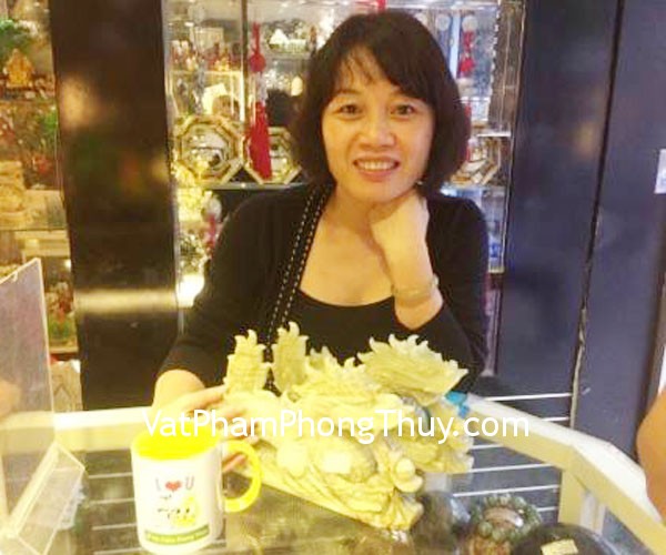 Chị Cơ- khách hàng mua rồng Cẩm Thạch nằm lớn N076