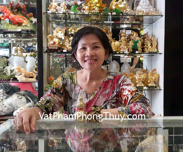 Cô Nguyên - khách hàng mua hồ lô đồng D208 và long quy cõng con D230