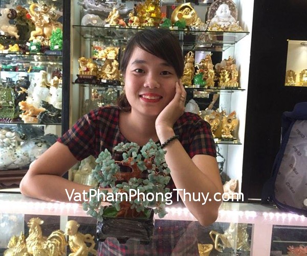 Chị Dung - khách hàng mua cây tài lộc ngọc đông linh KC026 và chuỗi mắt mèo đen mun S6437