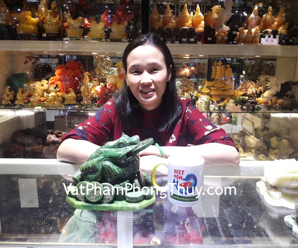 Chị Đào - khách hàng mua Thiềm thừ Lam ngọc chiêu tài GM027