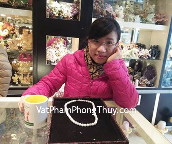 Chị Hương - khách hàng mua chuỗi đeo cổ phỉ thuý S6145