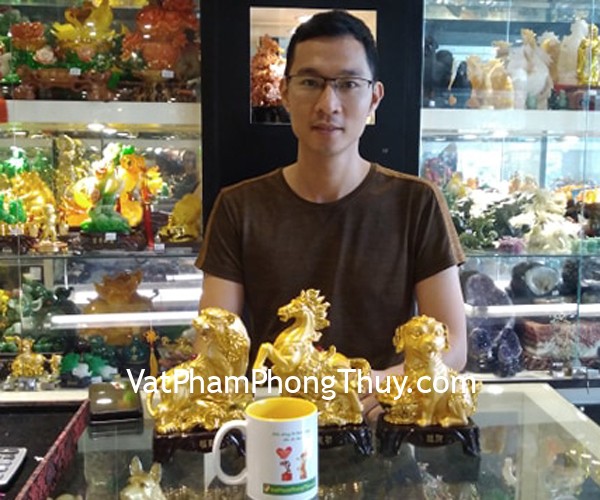 Anh Tùng - khách hàng mua tượng ngựa vàng LN132 và tượng chó C030A